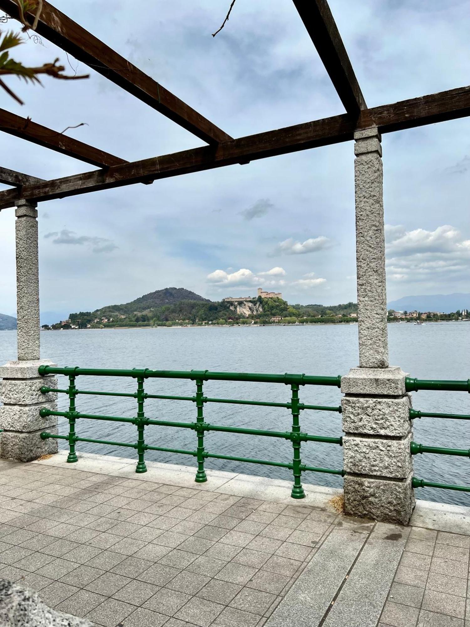 Casa Sul Lago Arona Luaran gambar